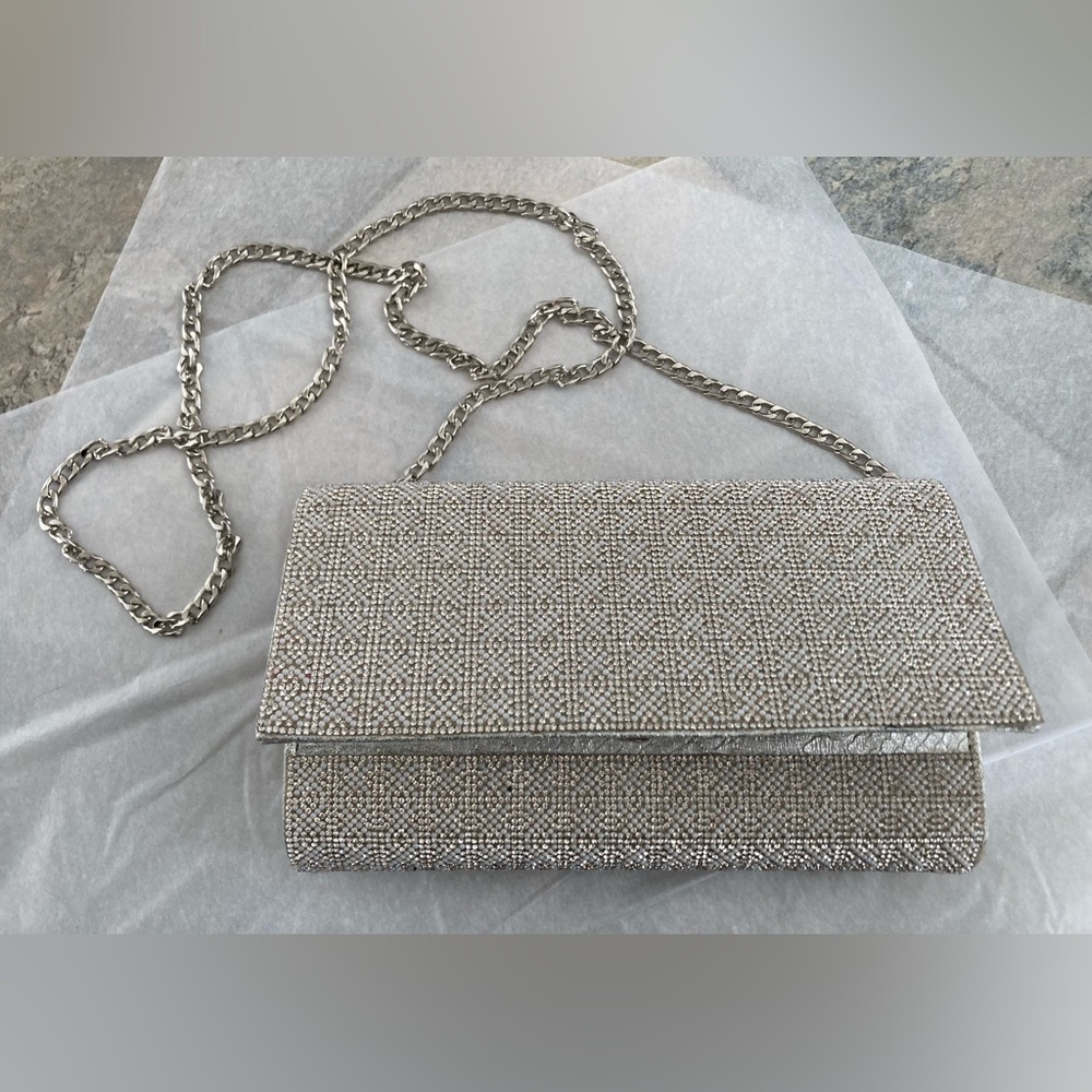 Elegant Rhinestone Sparkely Silver Chain Clutch Purse Snakeskin
